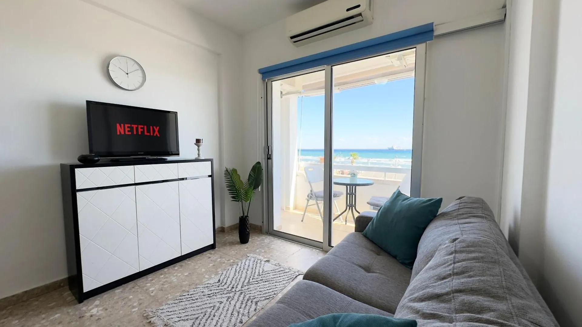 Apartmán Kolonaki Seaview 1Bdr Finikoudes Larnaca
